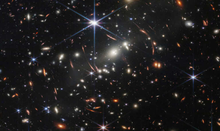 Δέος! Η πρώτη έγχρωμη φωτογραφία από το πανίσχυρο τηλεσκόπιο James Webb - Πως ήταν το σύμπαν πριν 13 δισ. χρόνια