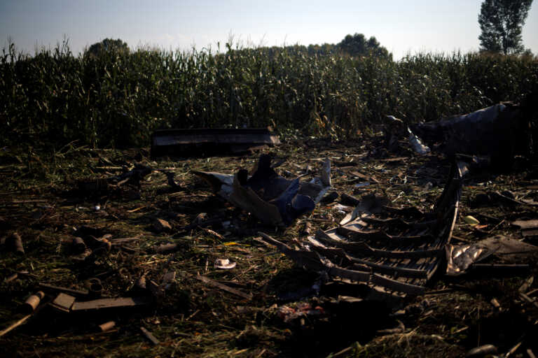 «Εκσφενδονίστηκαν από το αεροσκάφος» - Τι έδειξε η νεκροψία για τα οκτώ μέλη του πληρώματος του Antonov