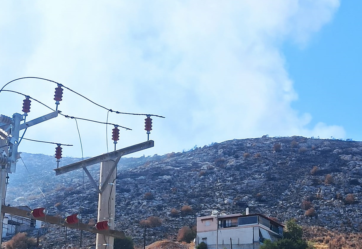 Φωτιά στον Κορυδαλλό – Επιχειρούν επίγειες και εναέριες δυνάμεις