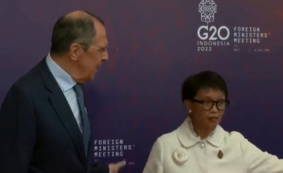 G20: Φώναξαν στο Σεργκέι Λαβρόφ «Γιατί ξεκινήσατε τον πόλεμο;»