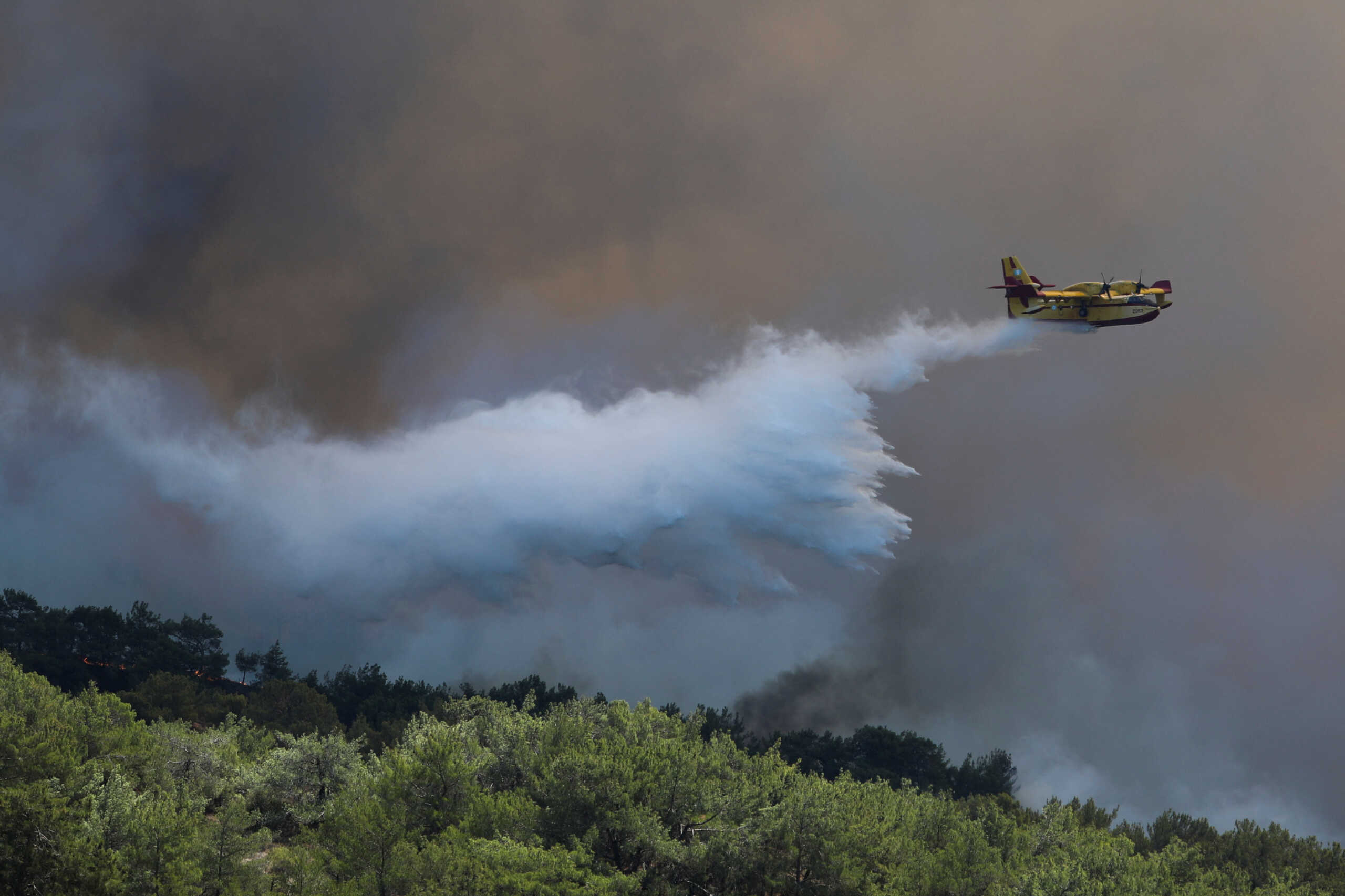 Φωτιά στη Λέσβο: Μεγάλη αναζωπύρωση, εκκενώνεται ξανά η Βρίσα