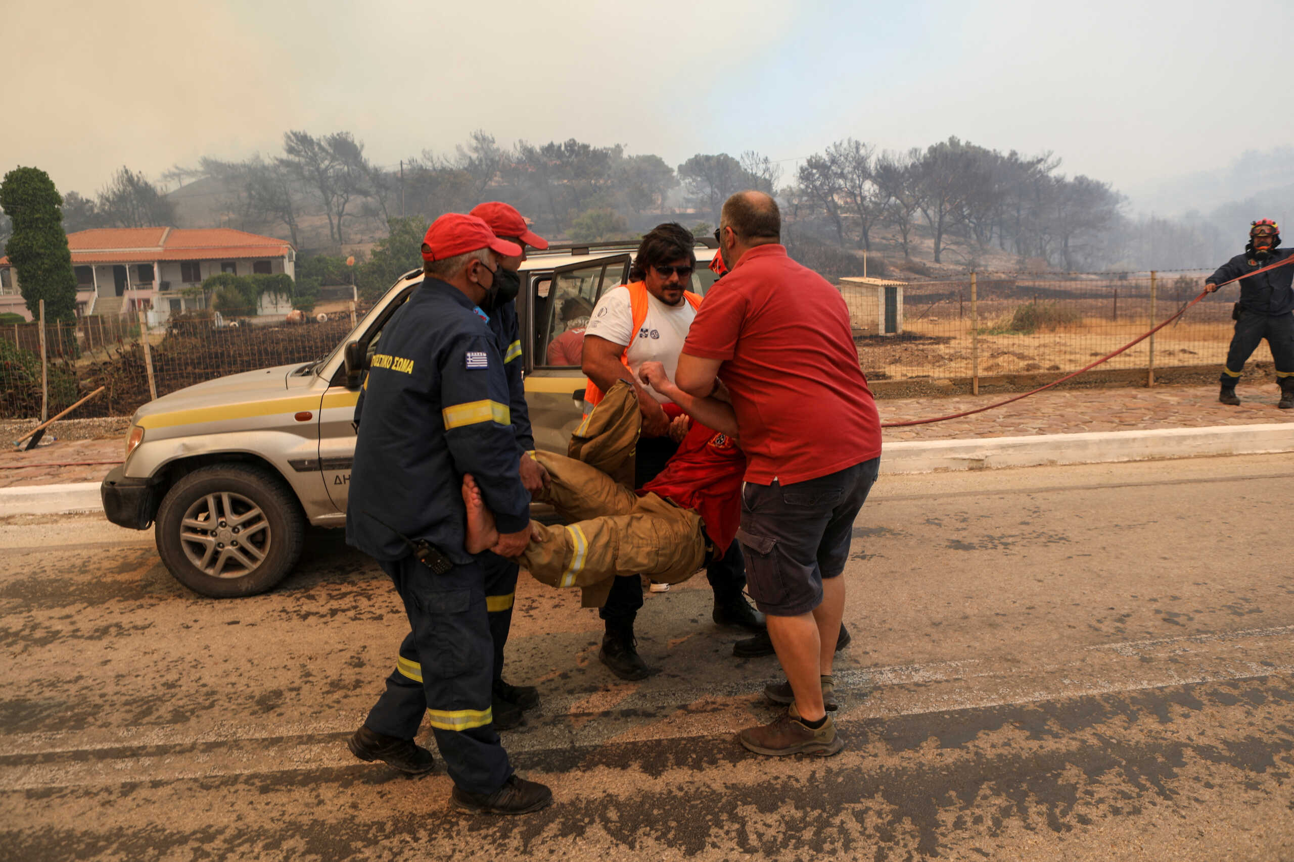 Φωτιά στη Λέσβο: Κάηκαν σπίτια και επιχειρήσεις στα Βατερά – Δύσκολη μάχη, συγκλονιστικές εικόνες