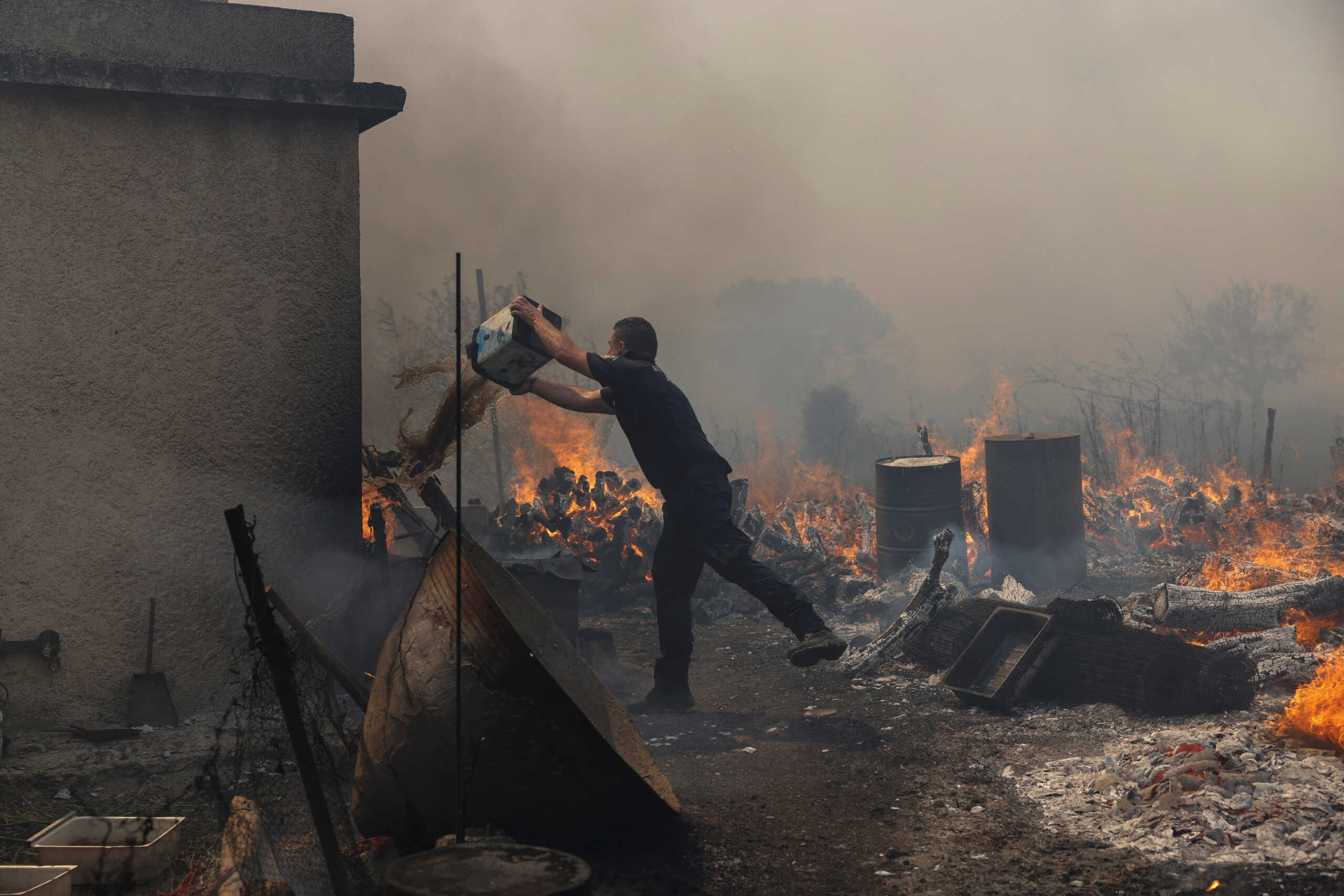 Φωτιές στην Ελλάδα: 53 σε ένα 24ωρο – Εφιαλτικές στιγμές σε Λέσβο, Πρέβεζα, Ηλεία και το δάσος της Δαδιάς στον Έβρο