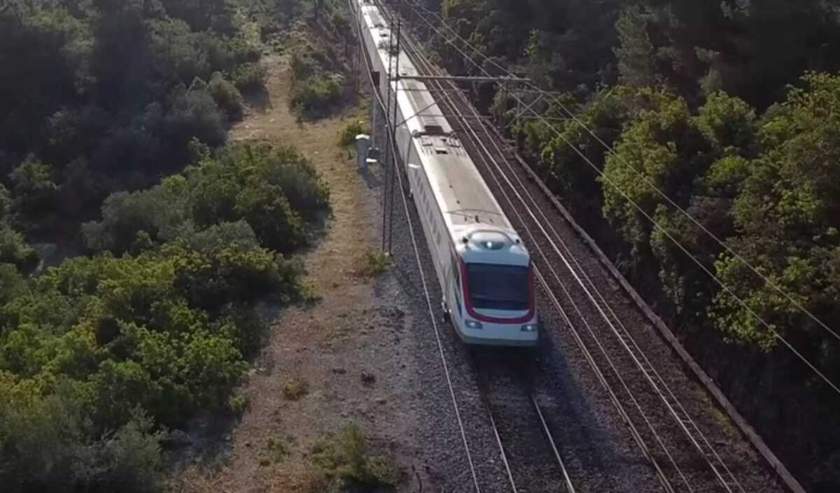 Λευκό Βέλος: Σταματημένο για ώρες στη Δεκέλεια – Μεγάλη ταλαιπωρία για τους επιβάτες