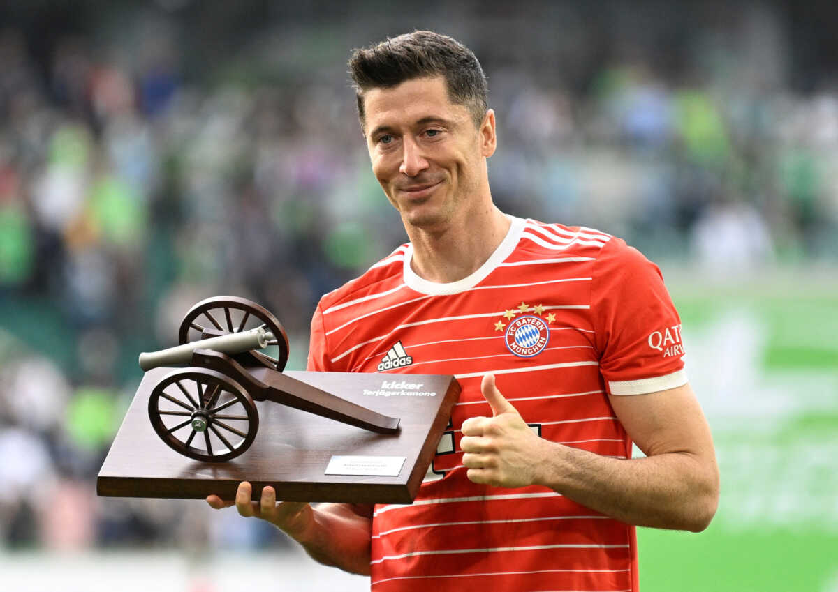 FILE PHOTO: Soccer Football - Bayern Munich's Robert Lewandowski celebrates with the top goalscorer trophy after the match v VfL Wolfsburg,  Volkswagen Arena, Wolfsburg, Germany - May 14, 2022. REUTERS