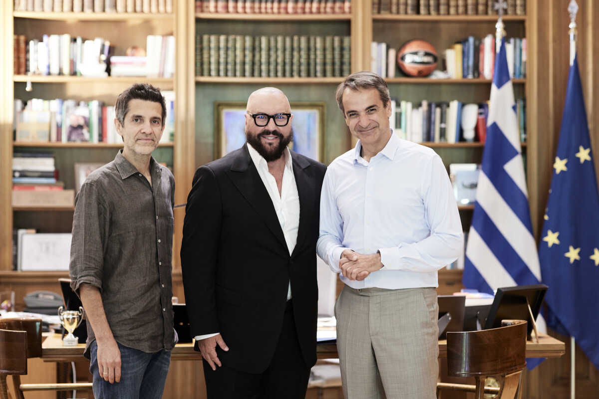 Ο Μητσοτάκης υποδέχτηκε στο Μαξίμου Desmond Child και Φοίβο