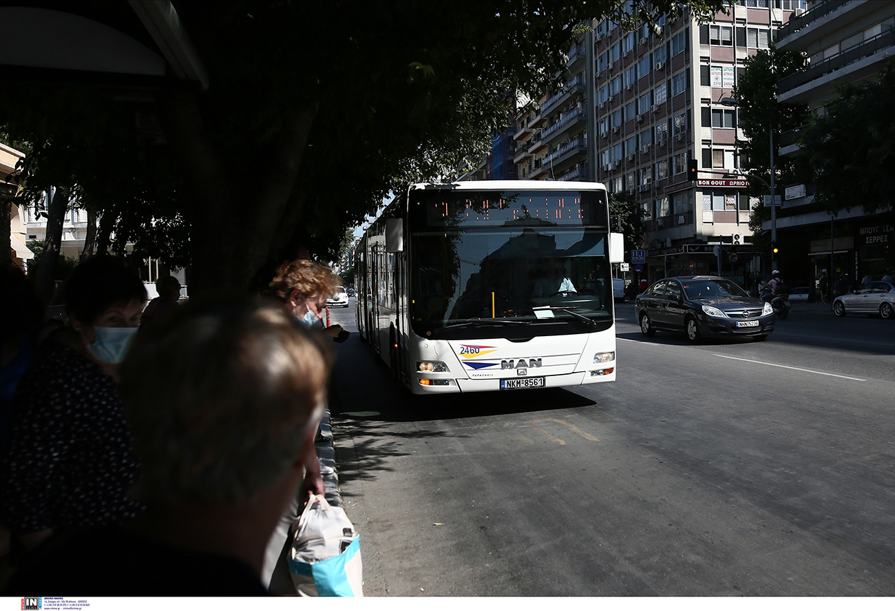 Θεσσαλονίκη: Επεισοδιακή κλοπή μέσα σε λεωφορείο – Της άρπαξε την αλυσίδα και εξαφανίστηκε