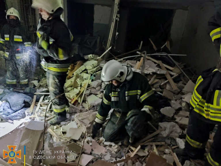 The first images from the apartment building in Odessa that was hit by a rocket - 17 dead