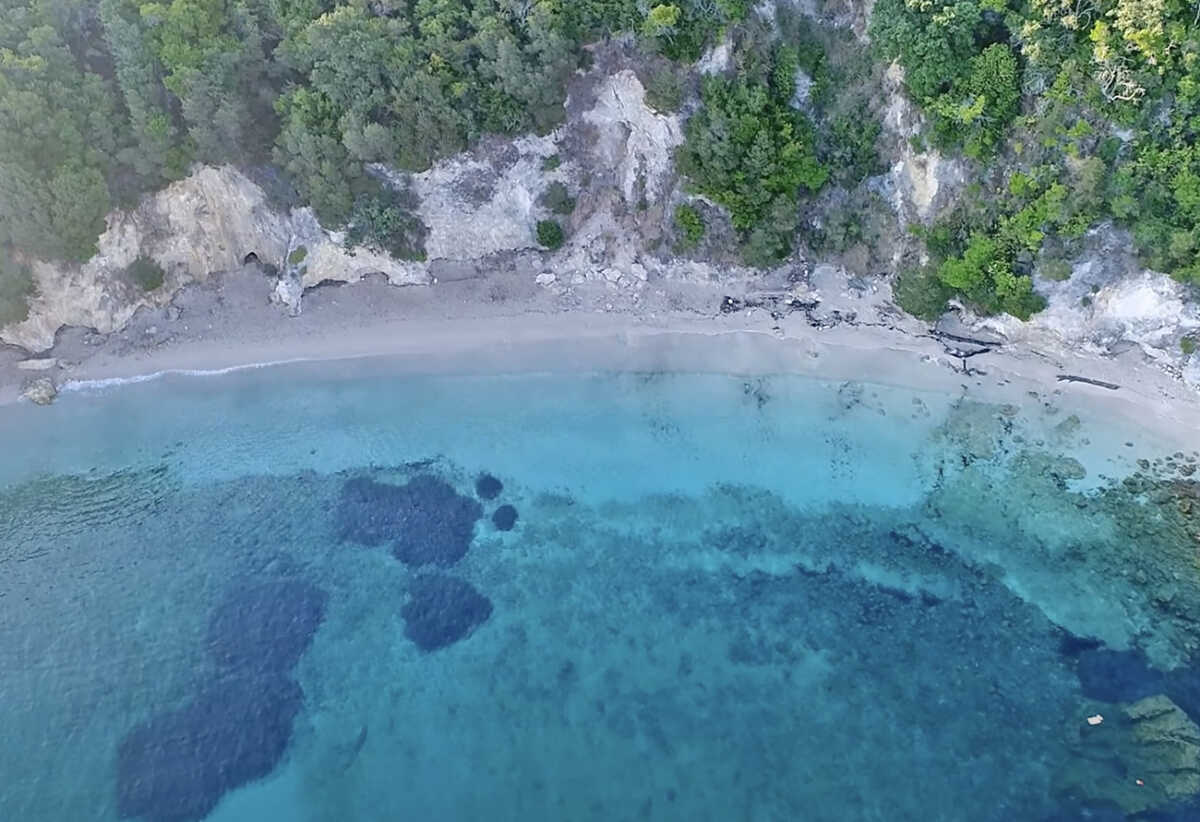 Παραλία Πισίνα: Σπάνιες εικόνες της παραλίας που αποτελεί τουριστικό trend