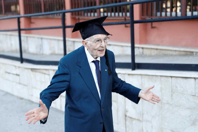 Ο 98χρονος Τζουζέπε Πατέρνο έγινε ξανά ο γηραιότερος πτυχιούχος στην Ιταλία