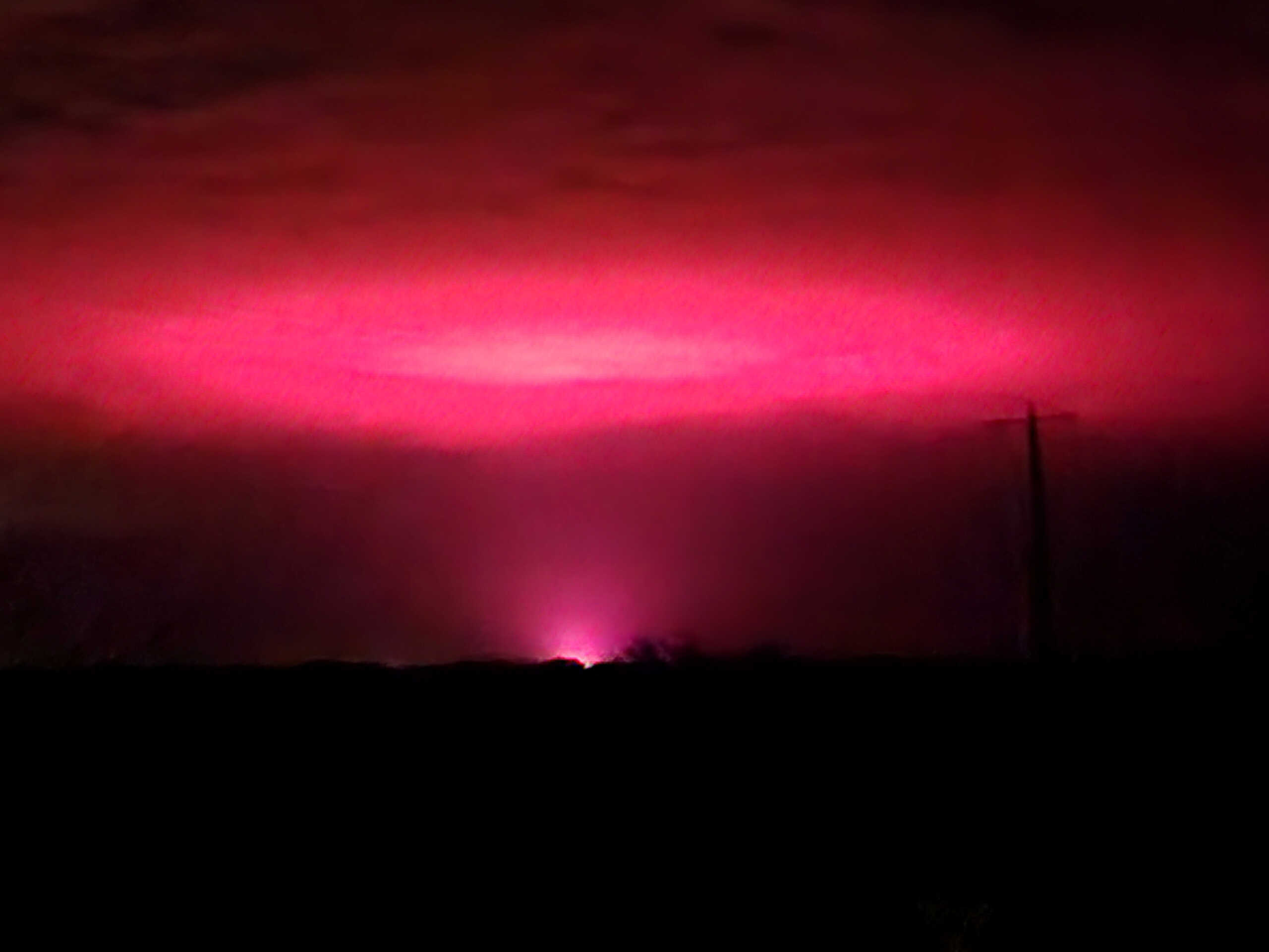 Pink glow lights up the sky above the Australian town of Mildura, Victoria, Australia in this picture obtained from social media and taken July 19, 2022. Instagram @desert_2_sea
