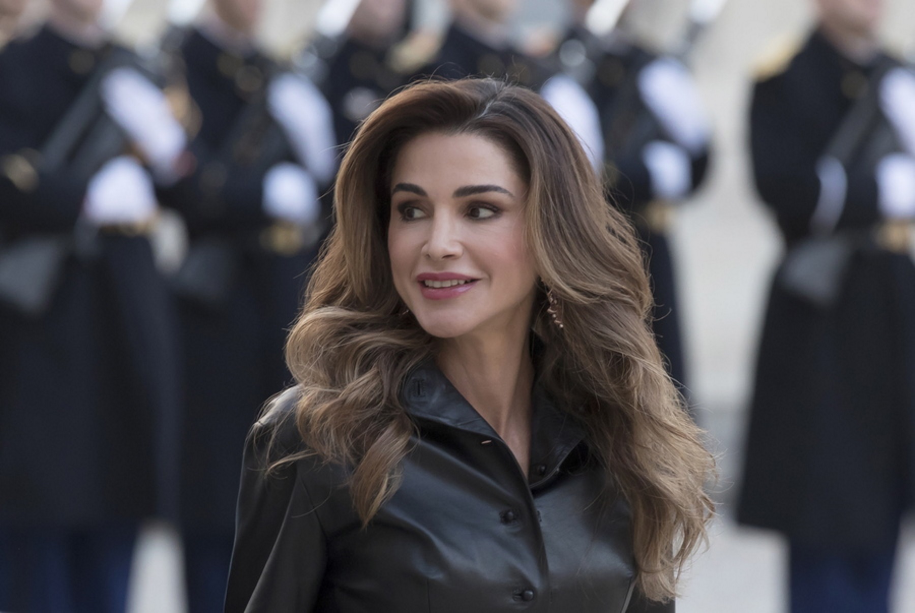 Η Βασίλισσα Ράνια της Ιορδανίας αρραβώνιασε την κόρη της – Οι ελληνικές ρίζες του γαμπρού
