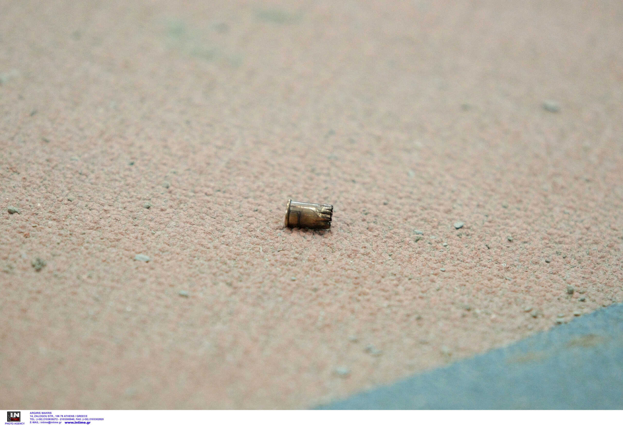 Ηράκλειο: Ο γείτονας έριξε σφαίρα στο μπάνιο του σπιτιού τους