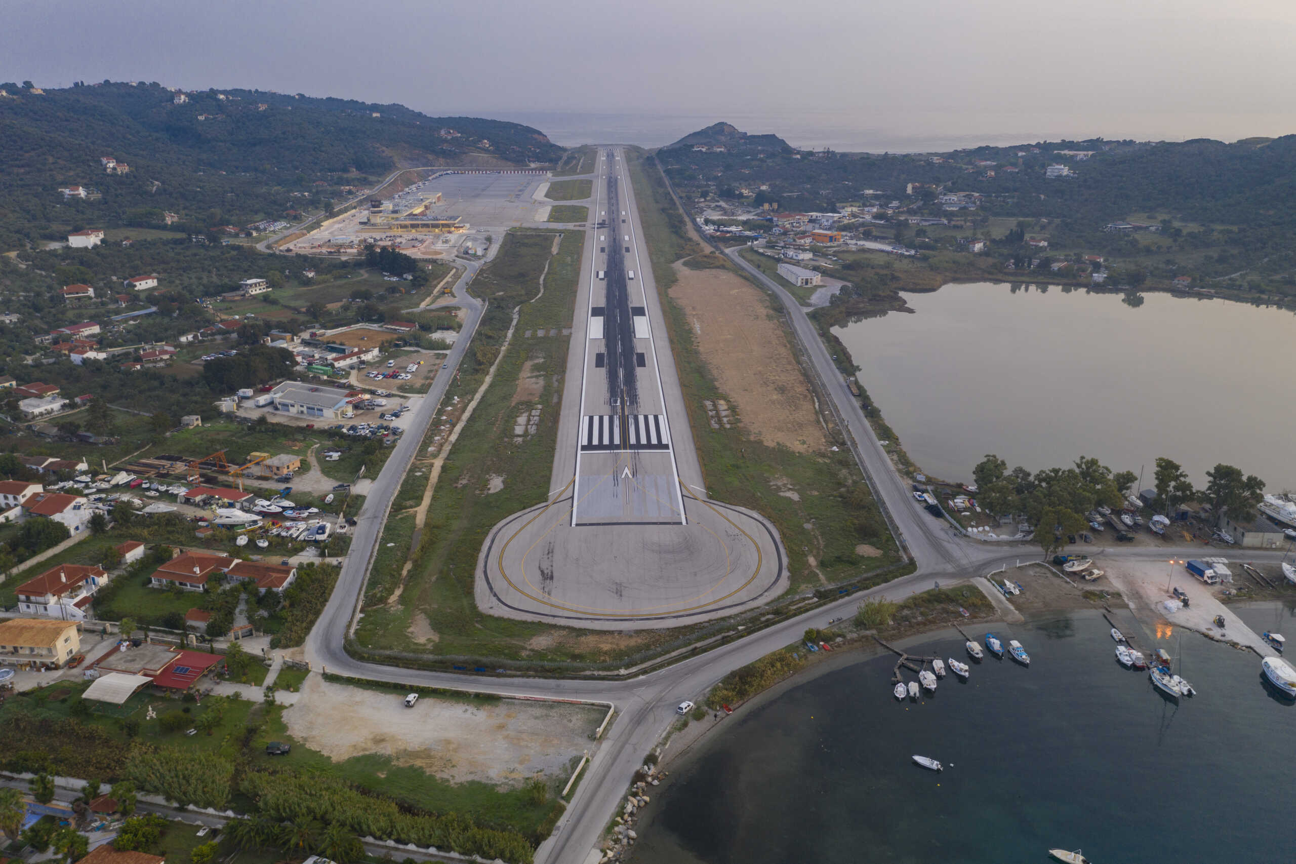 Σκιάθος: 61χρονη τουρίστρια εκσφεδονίστηκε από τουρμπίνα αεροπλάνου – Δεύτερο περιστατικό μέσα σε λίγες ημέρες