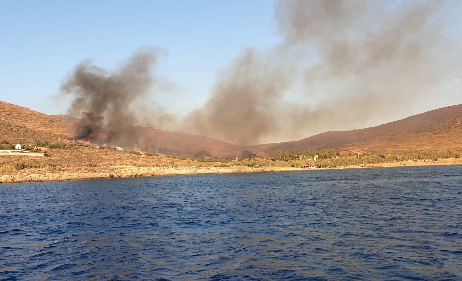 Φωτιά στη Σύρο στην περιοχή Κόμητο