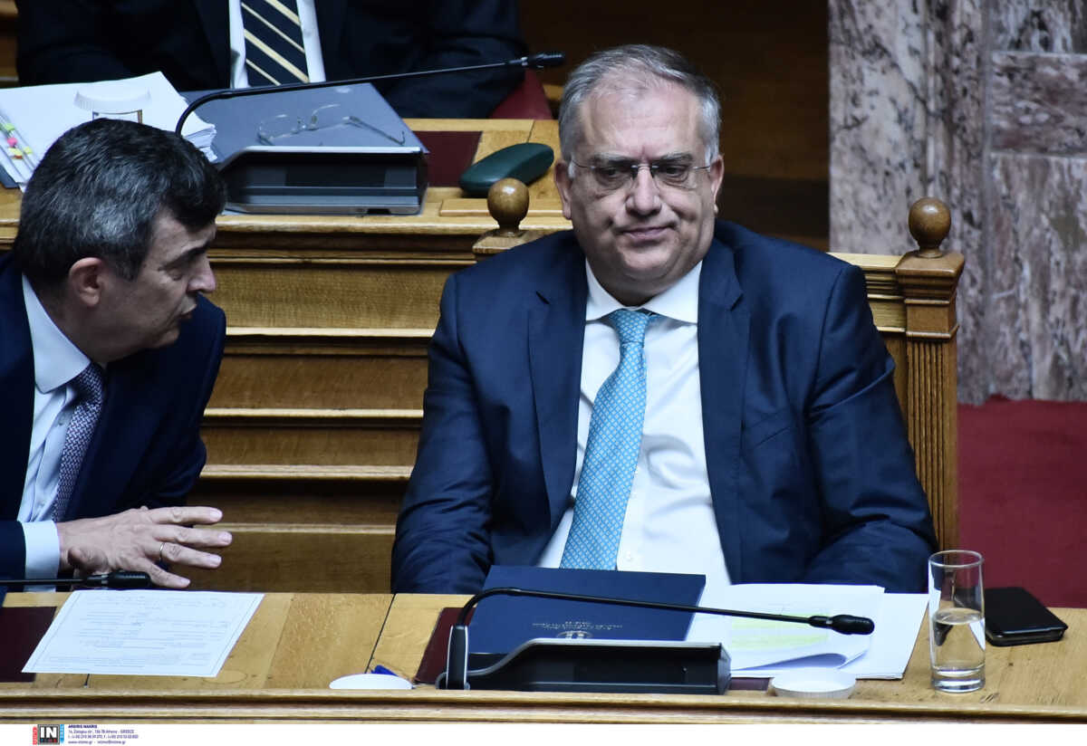 Ìüíç óõæÞôçóç êáé øÞöéóç åðß ôçò áñ÷Þò, ôùí Üñèñùí êáé ôïõ óõíüëïõ ôïõ ó÷åäßïõ íüìïõ ôïõ Õðïõñãåßïõ Ðñïóôáóßáò ôïõ Ðïëßôç: «ÁíáâÜèìéóç ôçò áóôõíïìéêÞò åêðáßäåõóçò, áíáìüñöùóç ôïõ ðëáéóßïõ ïñãÜíùóçò êáé ëåéôïõñãßáò ôçò Ó÷ïëÞò Áîéùìáôéêþí ôçò ÅëëçíéêÞò Áóôõíïìßáò êáé Üëëåò ñõèìßóåéò ôïõ Õðïõñãåßïõ Ðñïóôáóßáò ôïõ Ðïëßôç».
ÅÉÓÇÃÇÔÅÓ: ÁíäñÝáò Êïõôóïýìðáò êáé Äéïíýóéïò - ×áñÜëáìðïò Êáëáìáôéáíüò.
Óçìåßùóç: Ç ÄéÜóêåøç ôùí ÐñïÝäñùí áðïöÜóéóå óôç óõíåäñßáóç ôçò 21çò Éïõëßïõ 2022 ôç óõæÞôçóç ôïõ íïìïó÷åäßïõ óå ìßá (1) óõíåäñßáóç.