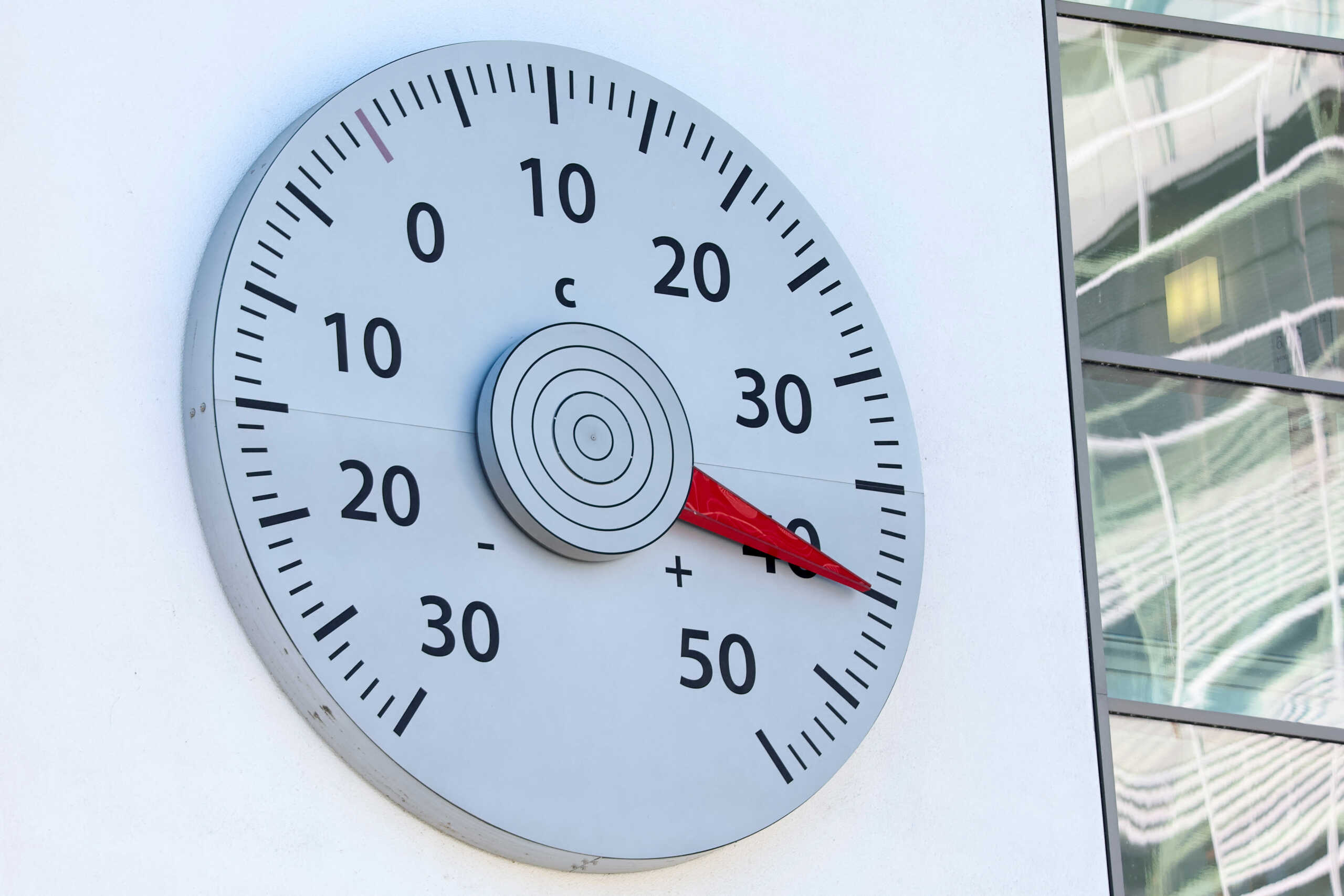 A thermometer at the headquarters of the United Nations Framework Convention on Climate Change (UNFCCC) shows a temperature of 40 degrees Celsius, in Bonn, Germany, July 19, 2022. REUTERS