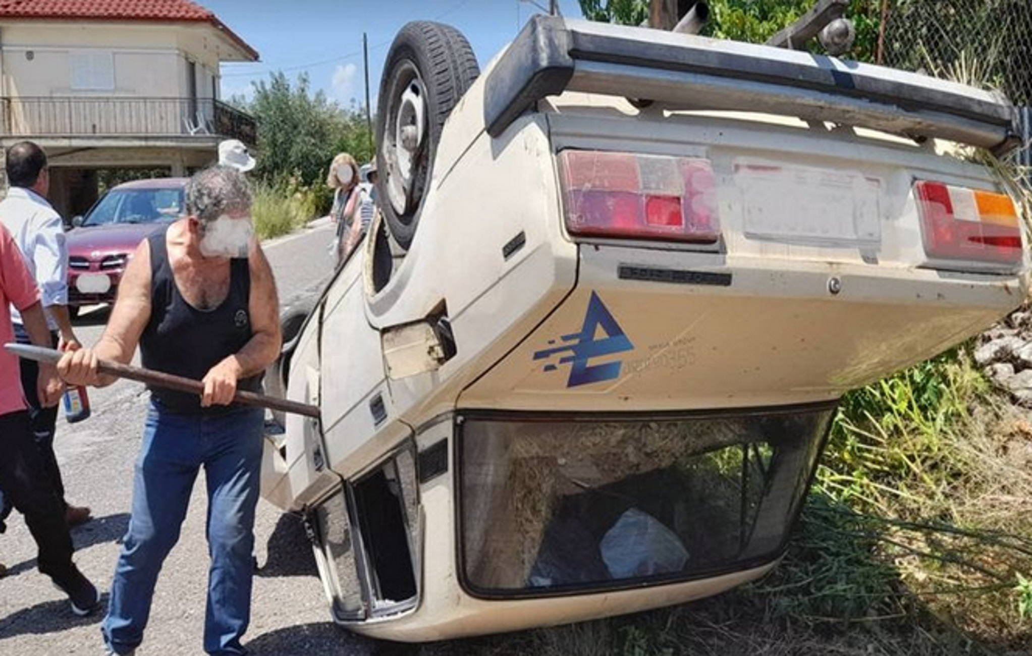 Αγρίνιο: Σε κρίσιμη κατάσταση οδηγός που απεγκλωβίστηκε από αυτό το αυτοκίνητο μετά από τροχαίο
