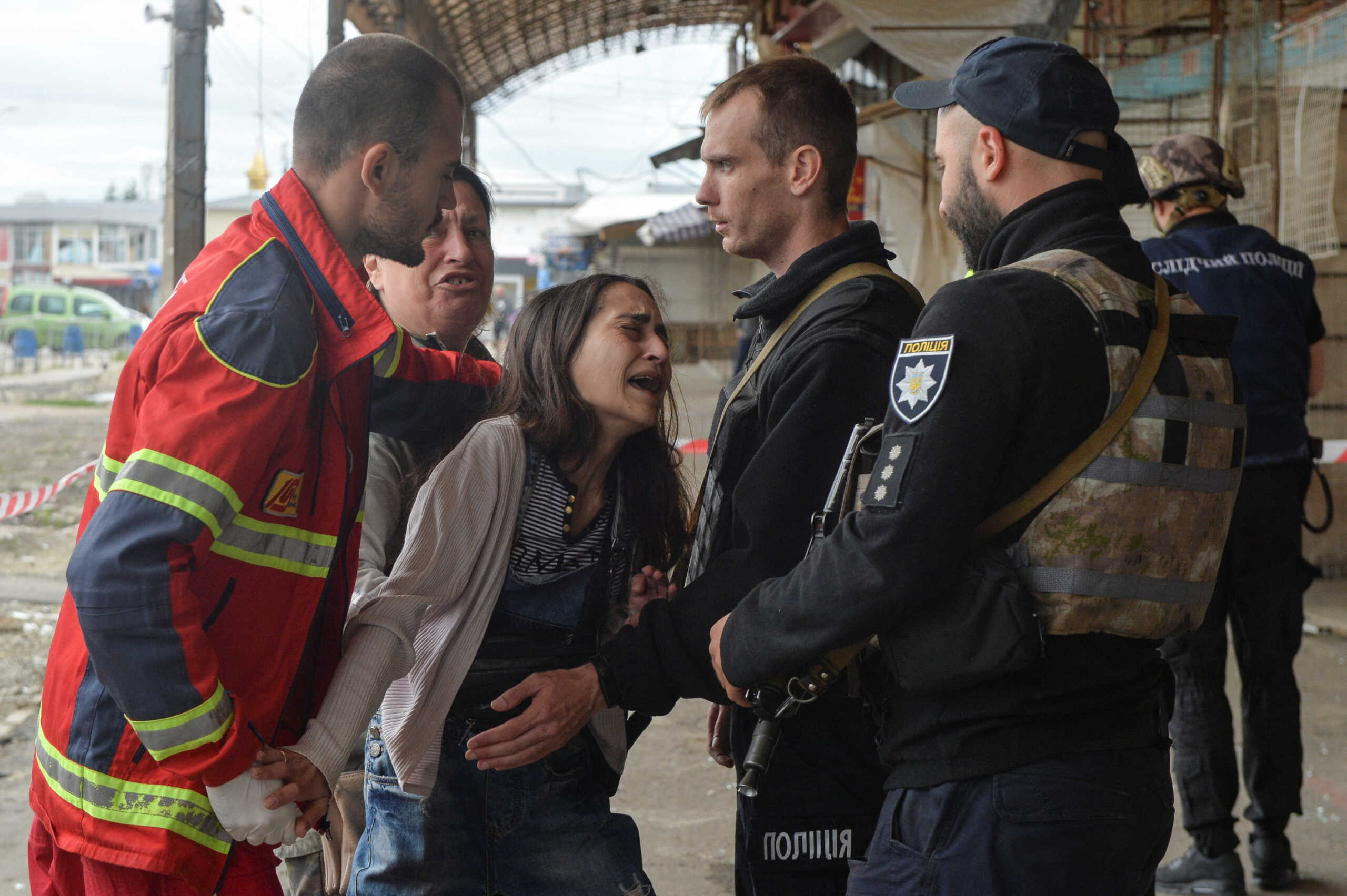 Ουκρανία: Πατέρας κρατούσε επί δυο ώρες το χέρι του νεκρού 13χρονου παιδιού του