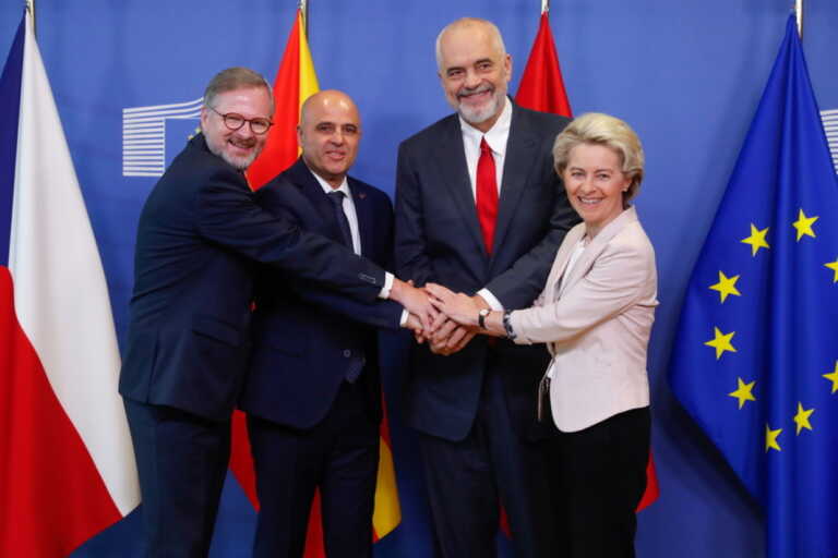 «Ιστορική στιγμή» στην ΕΕ - Ξεκίνησαν οι ενταξιακές διαπραγματεύσεις για Βόρεια Μακεδονία και Αλβανία