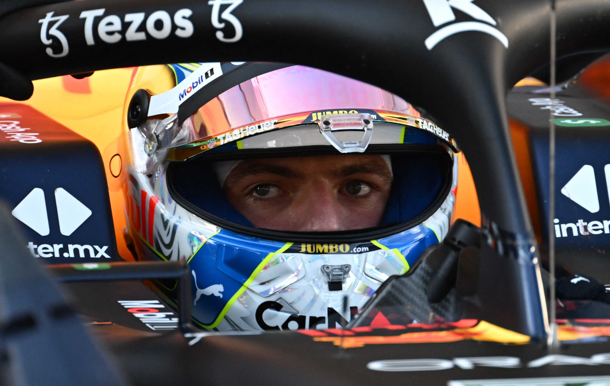 Formula 1: Ο Μαξ Φερστάπεν πήρε την τελευταία στιγμή την pole position από τον Σαρλ Λεκλέρκ
