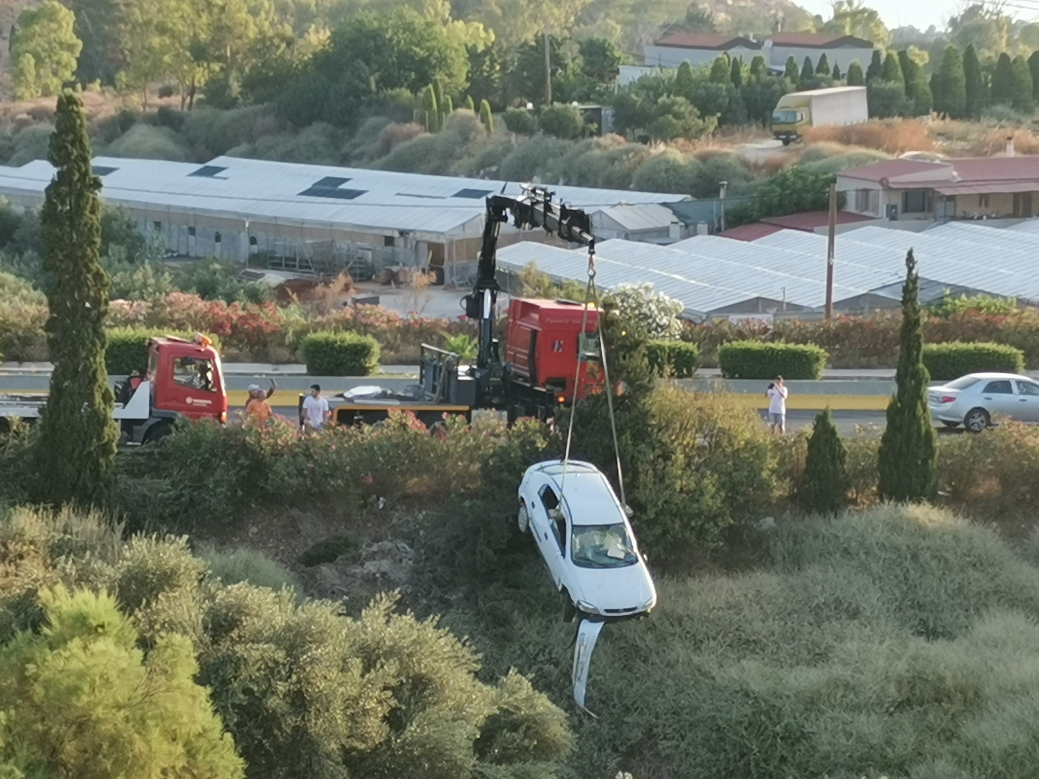 Κρήτη: Νέο τροχαίο στον ΒΟΑΚ με αυτοκίνητο να πέφτει σε χαράδρα – Οι εικόνες που κόβουν την ανάσα