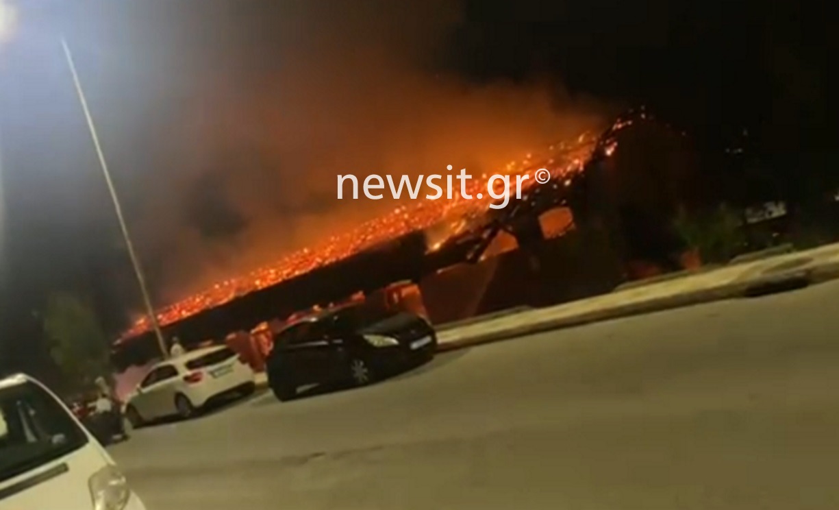 Χαλκίδα: Μεγάλη φωτιά σε αποθήκη