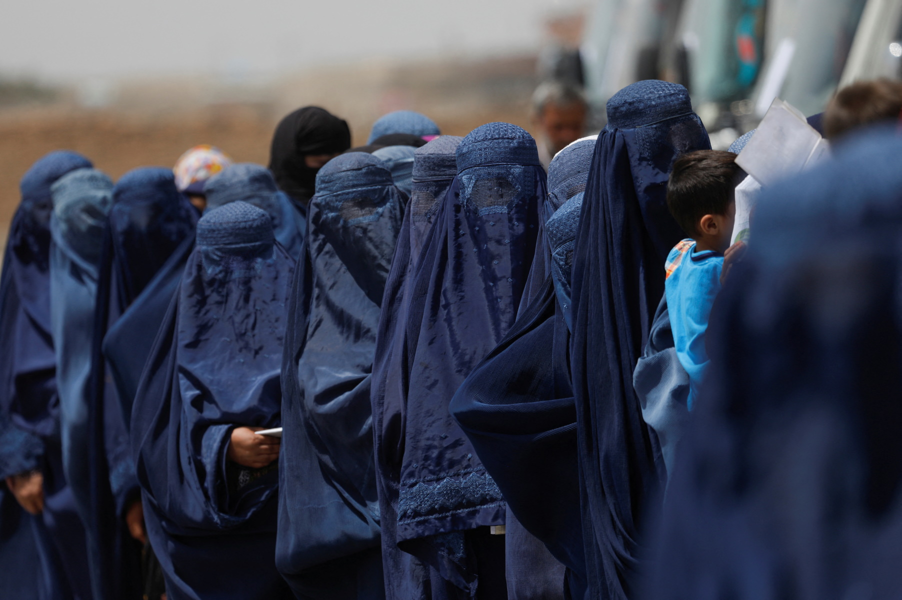 Η ΕΕ καταδικάζει το Αφγανιστάν για τη βία κατά των γυναικών – «Ανησυχούμε για την τύχη τους»