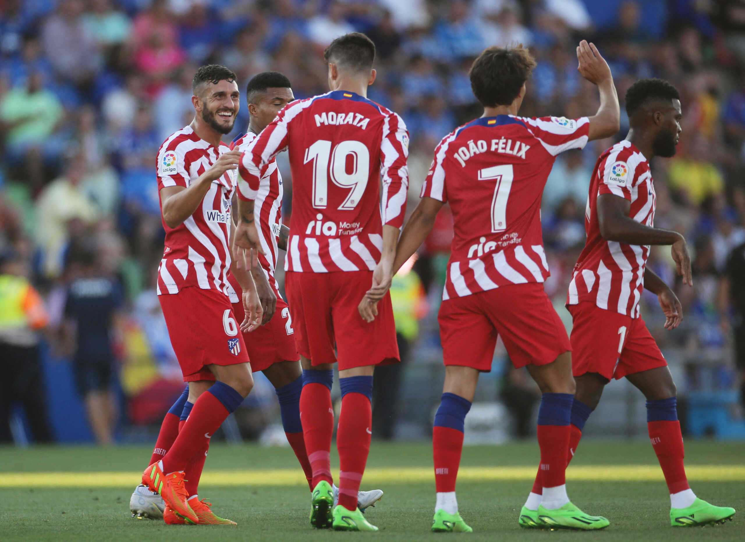 Soccer Football - LaLiga - Getafe v Atletico Madrid - Coliseum Alfonso Perez, Getafe, Spain - August 15, 2022  Atletico Madrid's Alvaro Morata celebrates scoring their first goal with teammates REUTERS