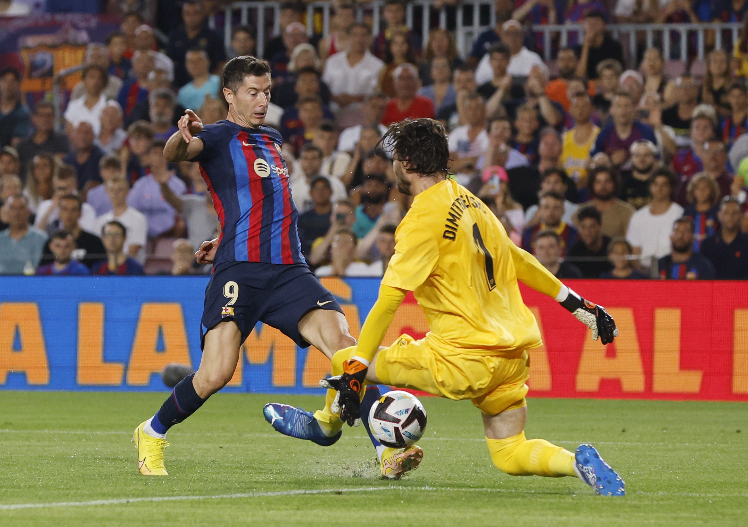 Soccer Football - LaLiga - FC Barcelona v Rayo Vallecano - Camp Nou, Barcelona, Spain - August 13, 2022 FC Barcelona's Robert Lewandowski scores their first goal before it is disallowed REUTERS