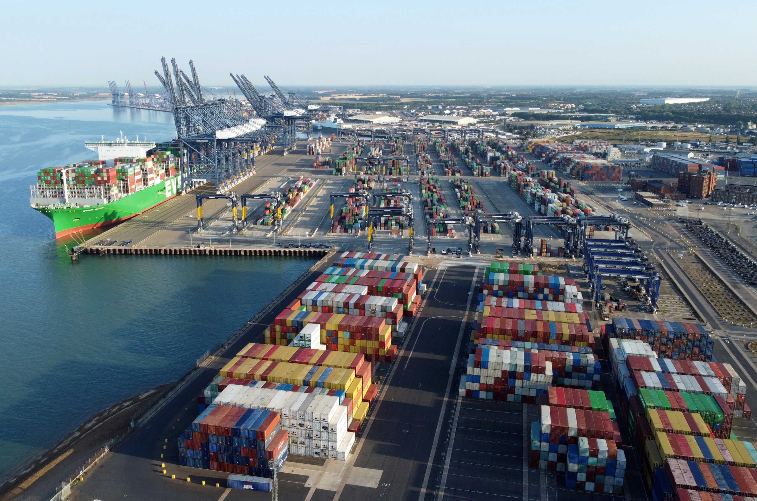 Βρετανία: «Παραλύει» λόγω απεργίας το μεγαλύτερο εμπορευματικό λιμάνι