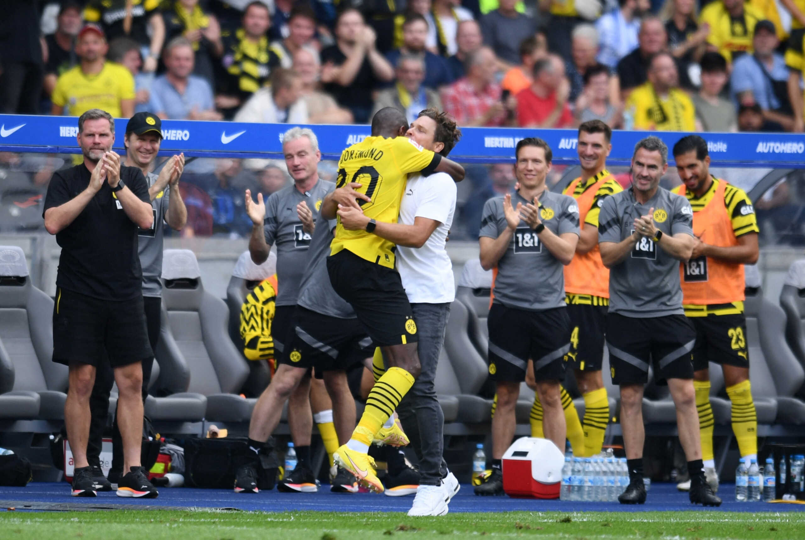 Soccer Football - Bundesliga - Hertha BSC v Borussia Dortmund - Olympiastadion, Berlin, Germany - August 27, 2022 Borussia Dortmund's Anthony Modeste celebrates scoring their first goal with Borussia Dortmund coach Edin Terzic REUTERS