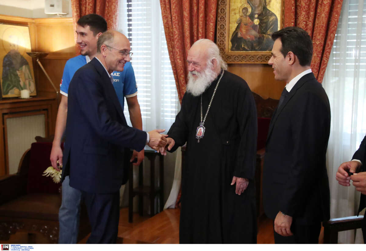 Η εθνική μπάσκετ επισκέφτηκε τον αρχιεπίσκοπο Ιερώνυμο ενόψει Eurobasket 2022