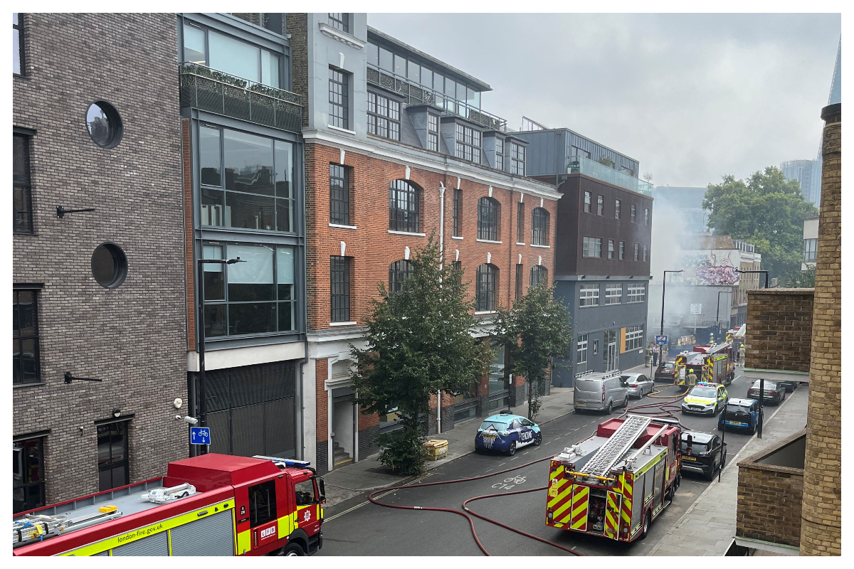 Φωτιά στο Λονδίνο – Πυκνοί καπνοί γύρω από το London Bridge
