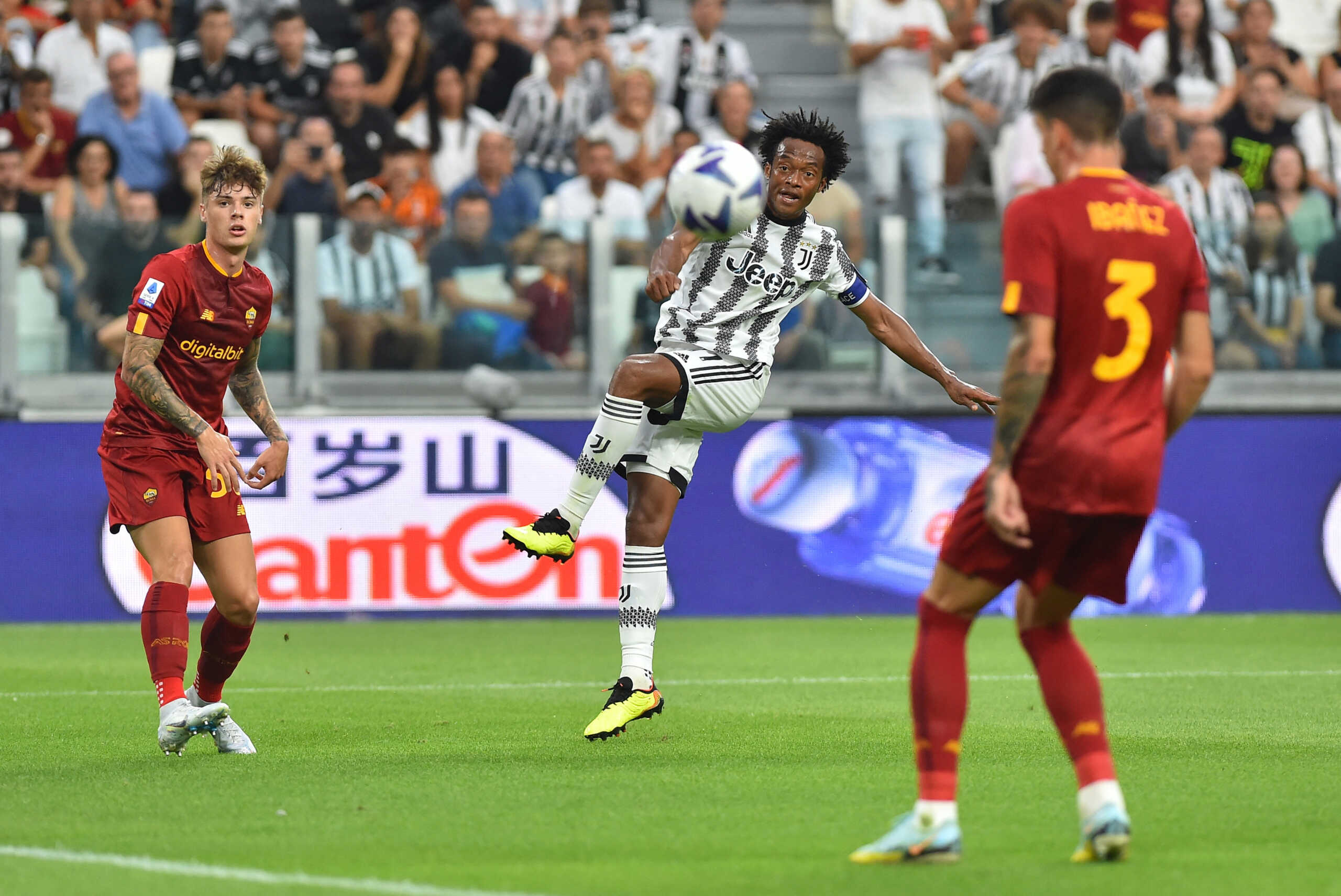 Soccer Football - Serie A - Juventus v AS Roma - Allianz Stadium, Turin, Italy - August 27, 2022 Juventus'  Juan Cuadrado in action REUTERS