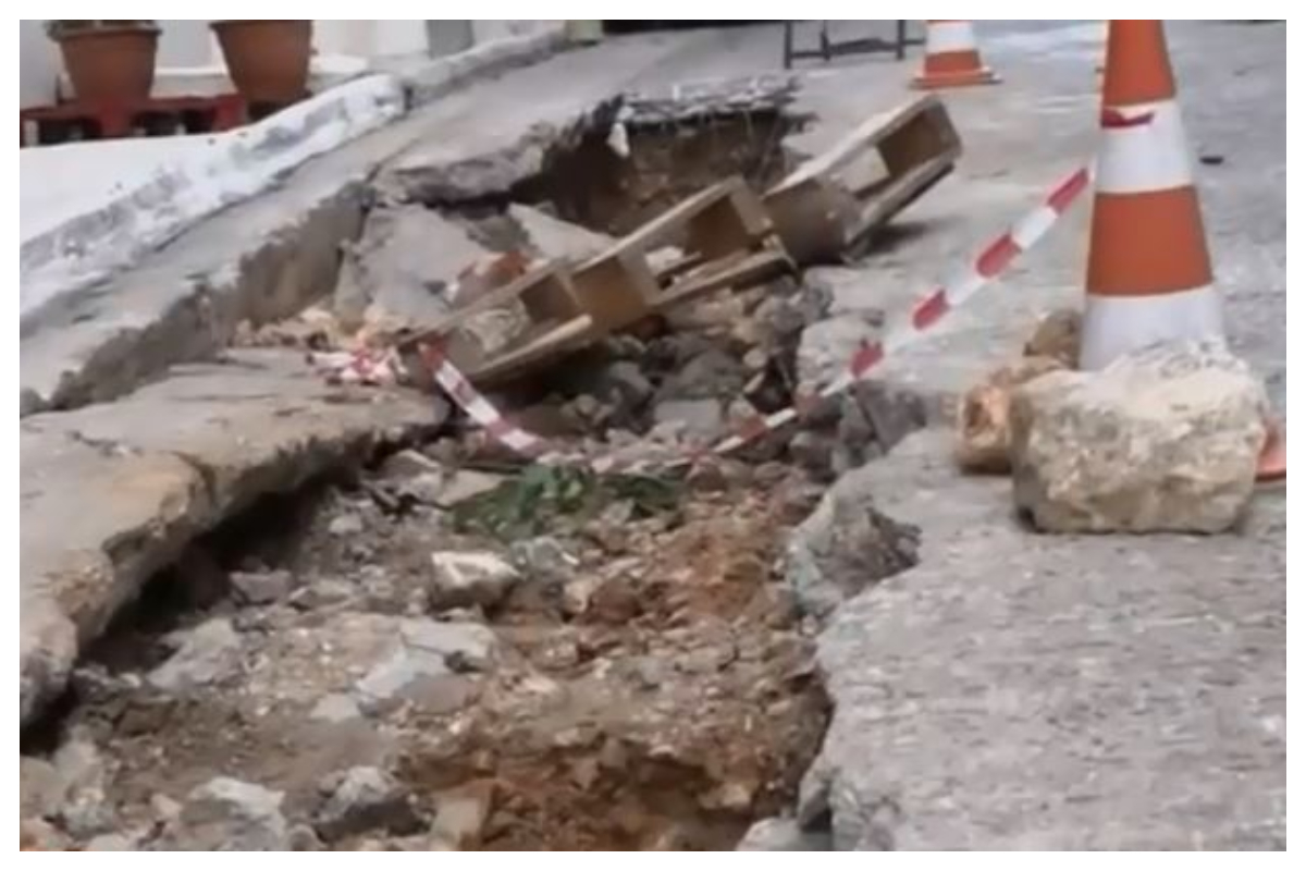 Κακοκαιρία: Καθίζηση οδοστρώματος σε Γκάζι, Πειραιά και Κερατσίνι