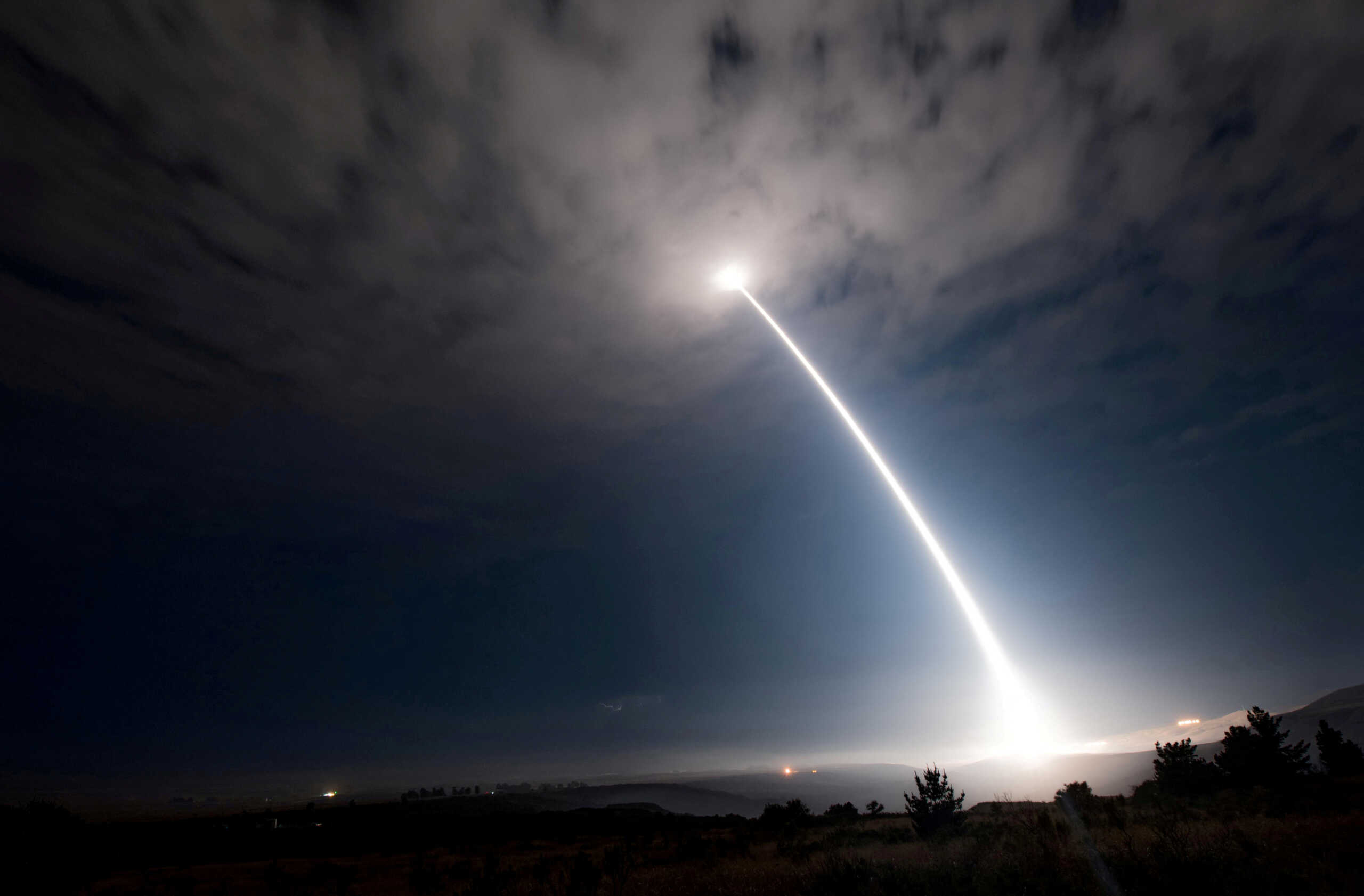 Επίδειξη δύναμης από τις ΗΠΑ: Δοκιμή διηπειρωτικού πυραύλου που μπορεί να φέρει πυρηνική κεφαλή
