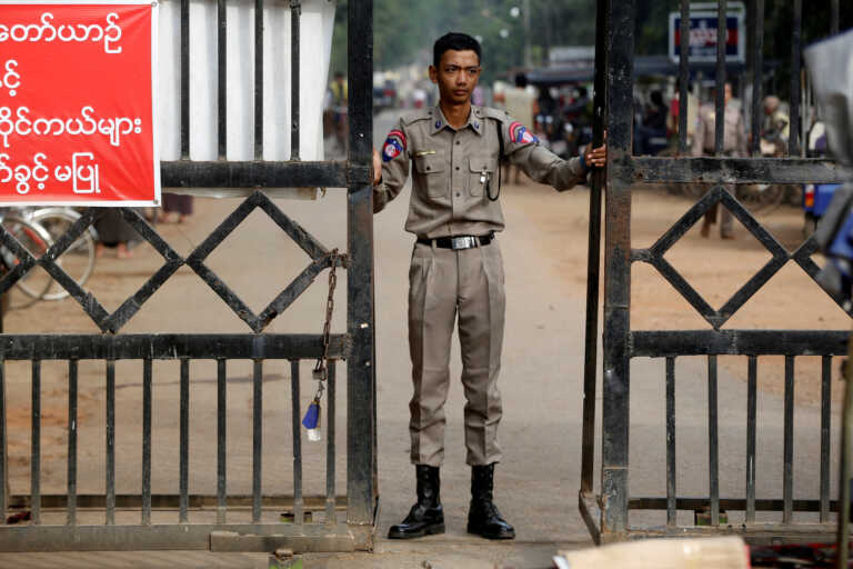 Συνελήφθη πρώην πρέσβης της Βρετανίας στην Μιανμάρ – Θα σταλεί μαζί με τον σύζυγό της στη φυλακή