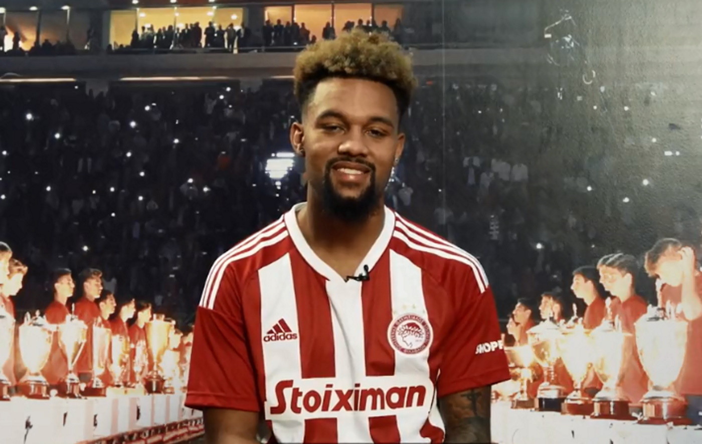 Ολυμπιακός: Ο ενθουσιασμένος Ντε Λα Φουέντε, ο τρόπος παιχνιδιού του και η ερυθρόλευκη ιαχή