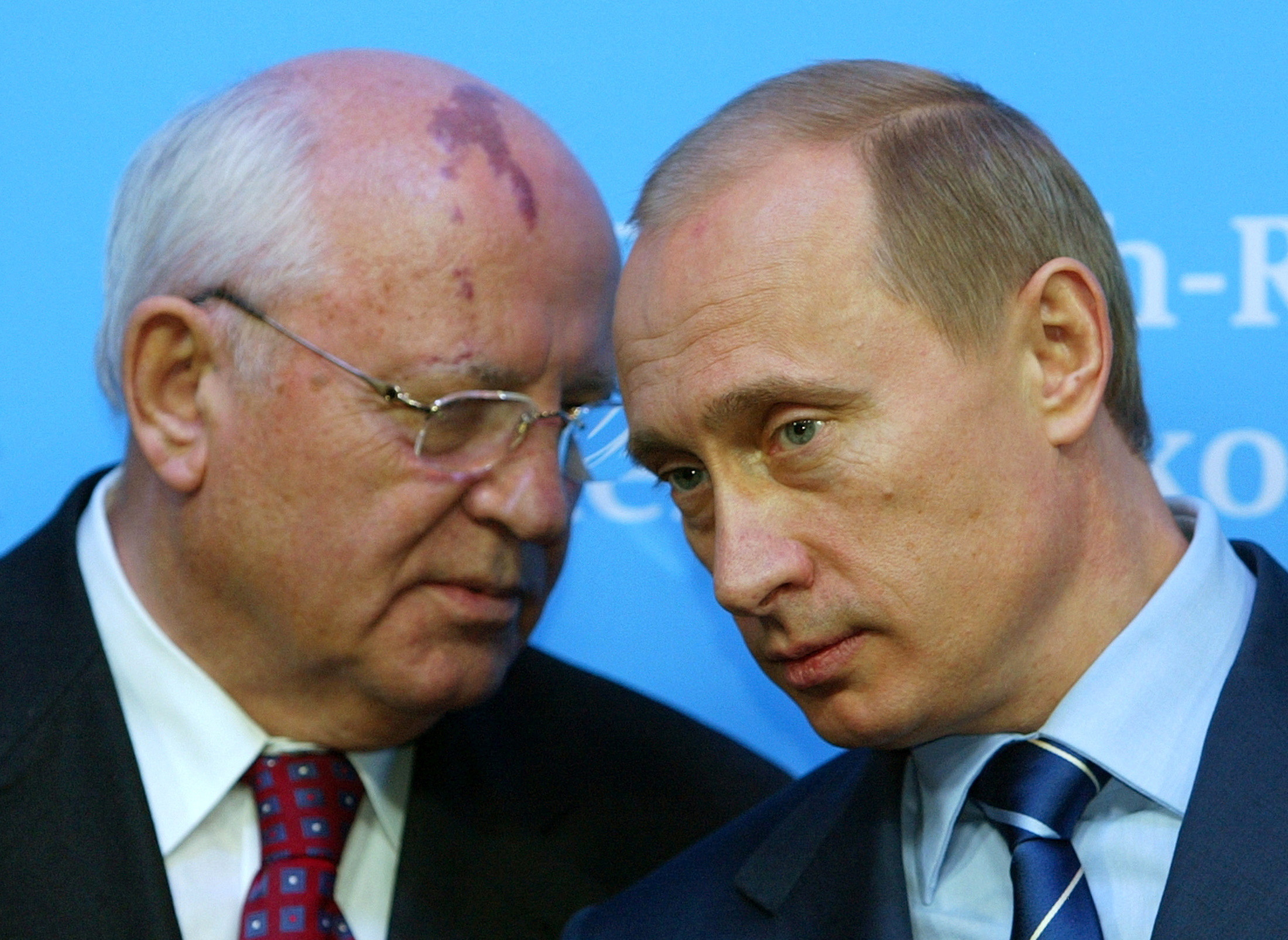 Ο Πούτιν εκφράζει τα «βαθιά συλλυπητήριά» του για τον θάνατο του Γκορμπατσόφ