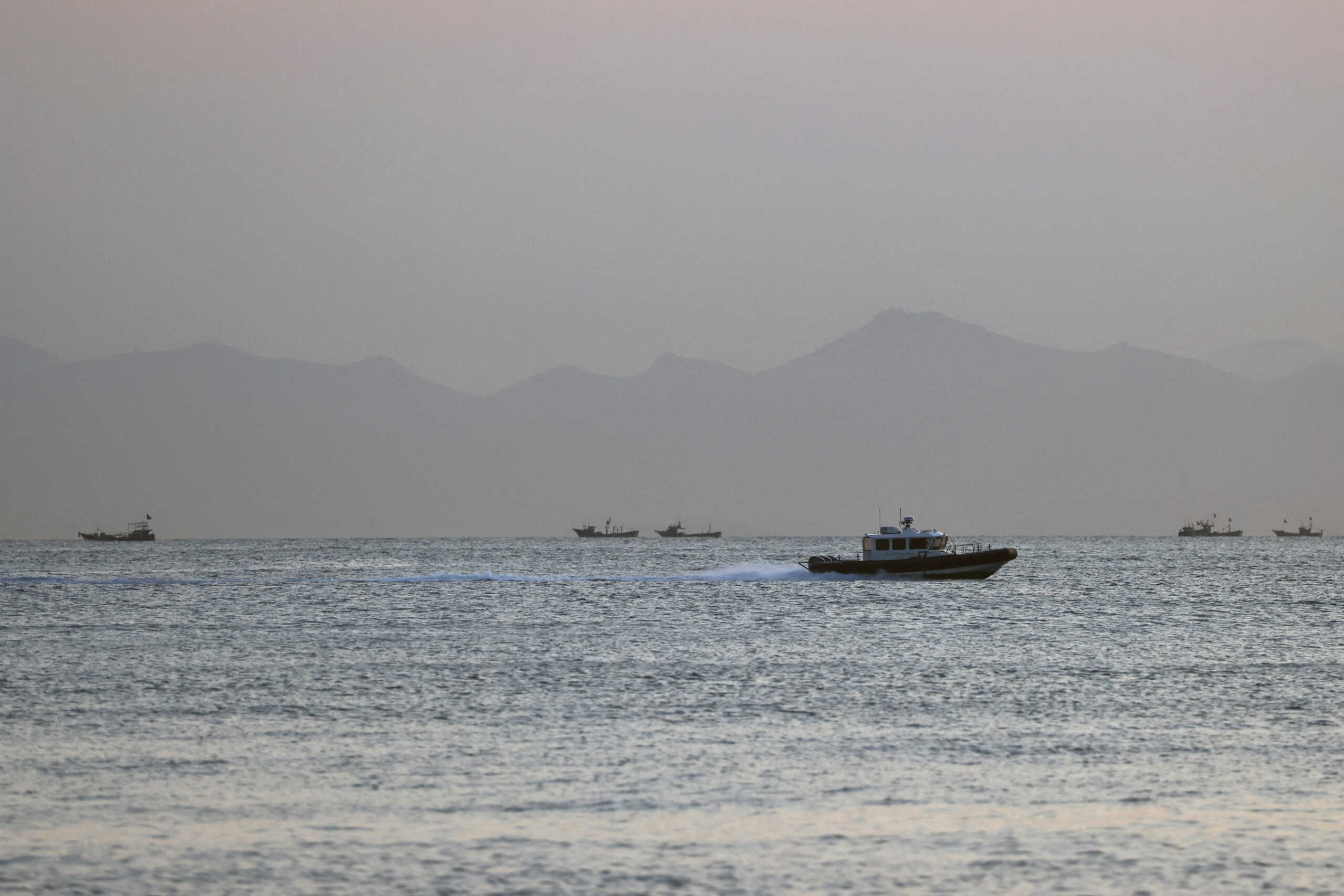 Συναγερμός στην Κίνα για την παρουσία πολεμικών πλοίων των ΗΠΑ στο Στενό της Ταϊβάν – «Τα παρακολουθούμε»