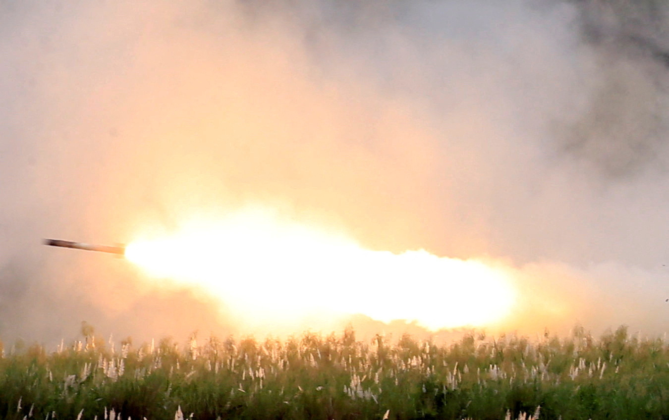FILE PHOTO: U.S. military forces fire a High Mobility Artillery Rocket System (HIMARS) rocket during the annual  Philippines-US live fire amphibious landing exercise (PHIBLEX) at Crow Valley in Capas, Tarlac province, north of Manila, Philippines October 10, 2016. REUTERS
