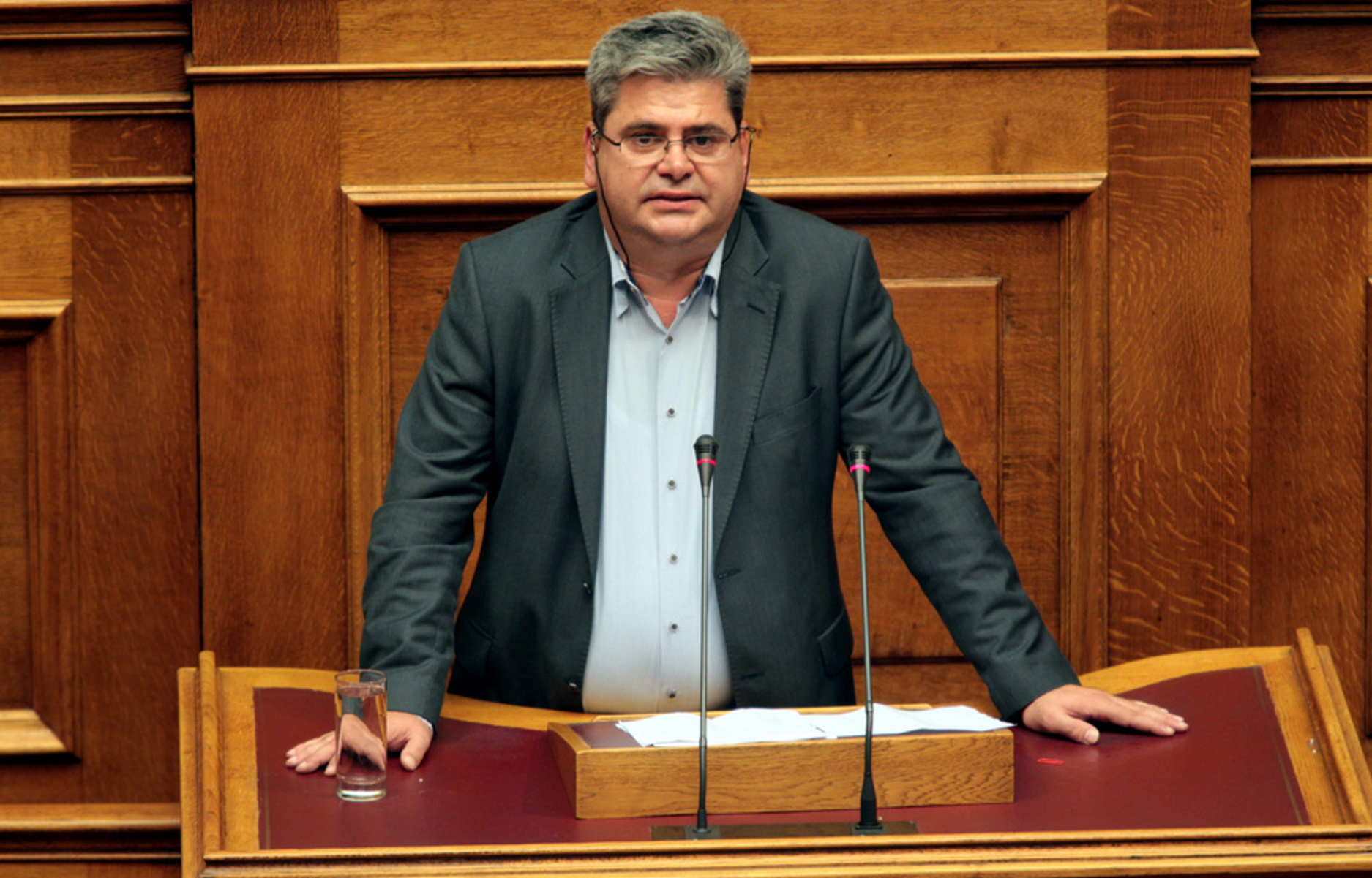 Ο Βουλευτής  του ΣΥΡΙΖΑ Ζεϊμπέκ Χασαν Χουσεΐν  μιλά στην Ολομέλεια της Βουλής κατά την τρίτη ημέρα της συζήτησης της πρότασης μομφής που κατέθεσε ο ΣΥΡΙΖΑ, Κυριακή 10 Νοεμβρίου 2013. ΑΠΕ-ΜΠΕ