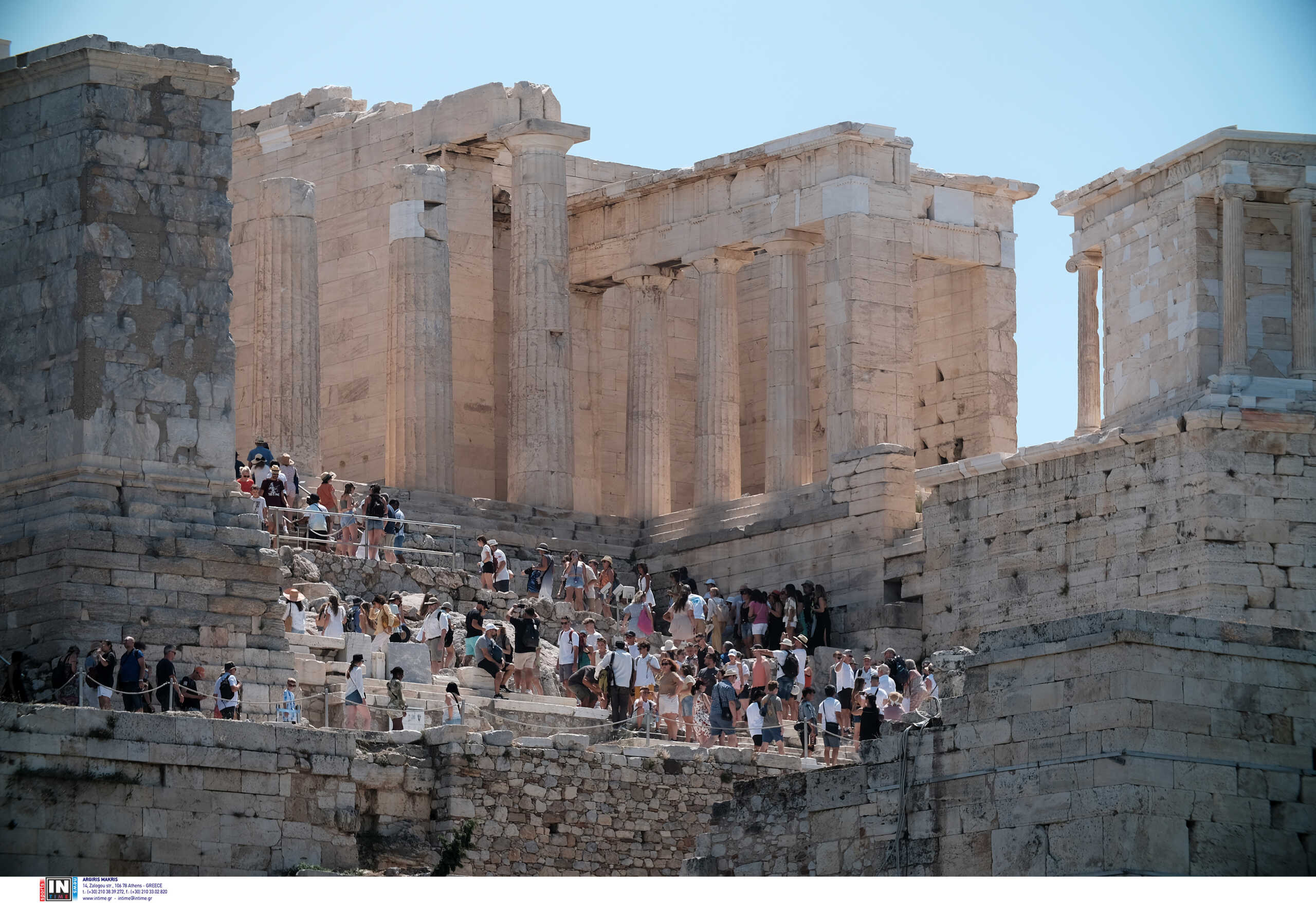 Ακρόπολη: Πάνω από 16.000 τουρίστες την επισκέπτονται καθημερινά