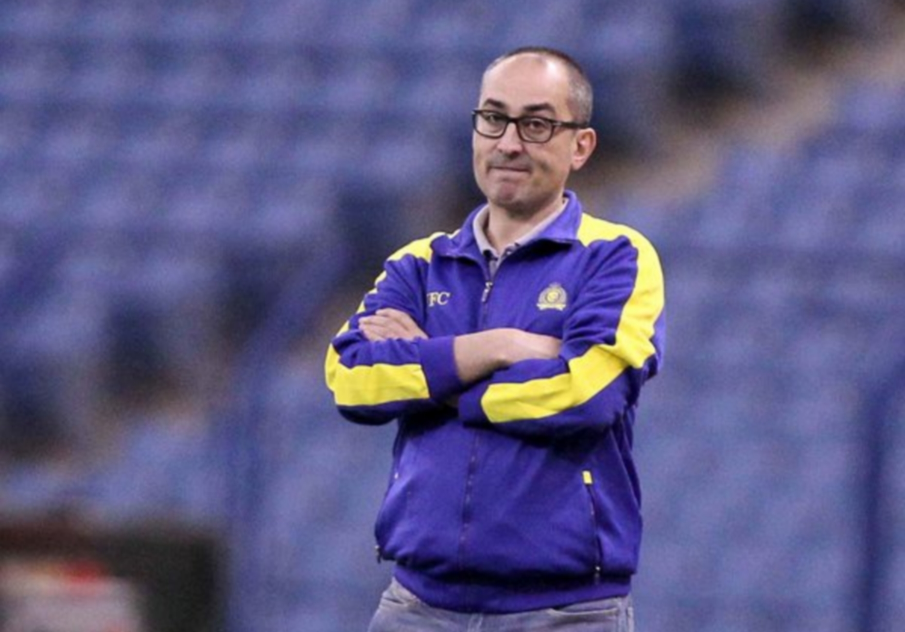 epa05182522 Al-Nassr head coach Raúl Caneda follows during the Saudi Professional League soccer match between Al-Nassr and Al-Wehda at King Fahad International Stadium in Riyadh, Saudi Arabia, 26 February 2016.  EPA