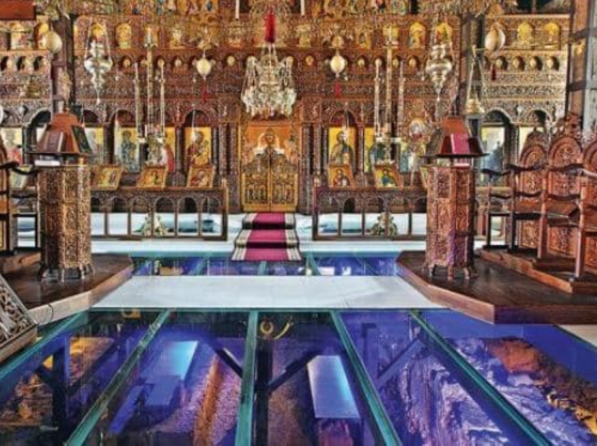 Χαλκιδική: Τα μυστικά της εκκλησίας του Αγίου Στεφάνου με το γυάλινο δάπεδο