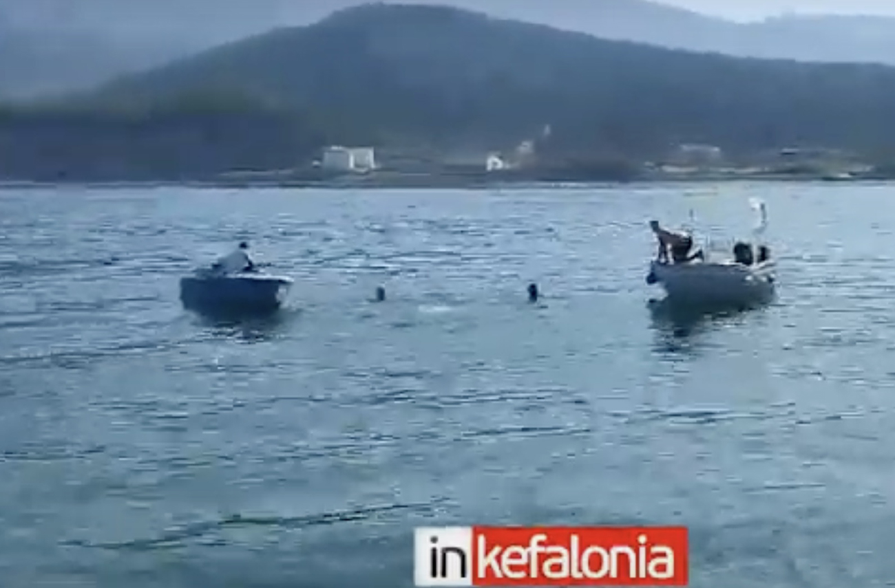 Κεφαλονιά: Πάτησε γκάζι και έπεσε με το αυτοκίνητο στη θάλασσα – Οι πρώτες εικόνες από το σημείο