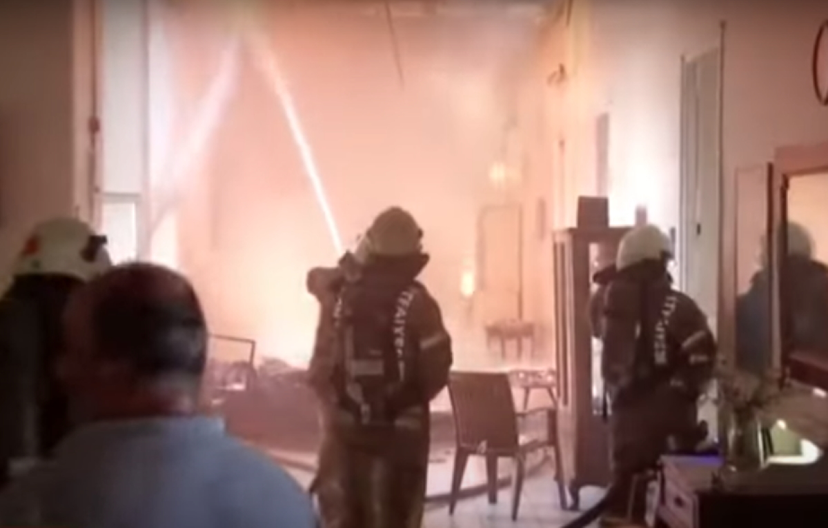 Κωνσταντινούπολη: Βίντεο με τη μάχη των πυροσβεστών να σώσουν το νοσοκομείο «Βαλουκλή»