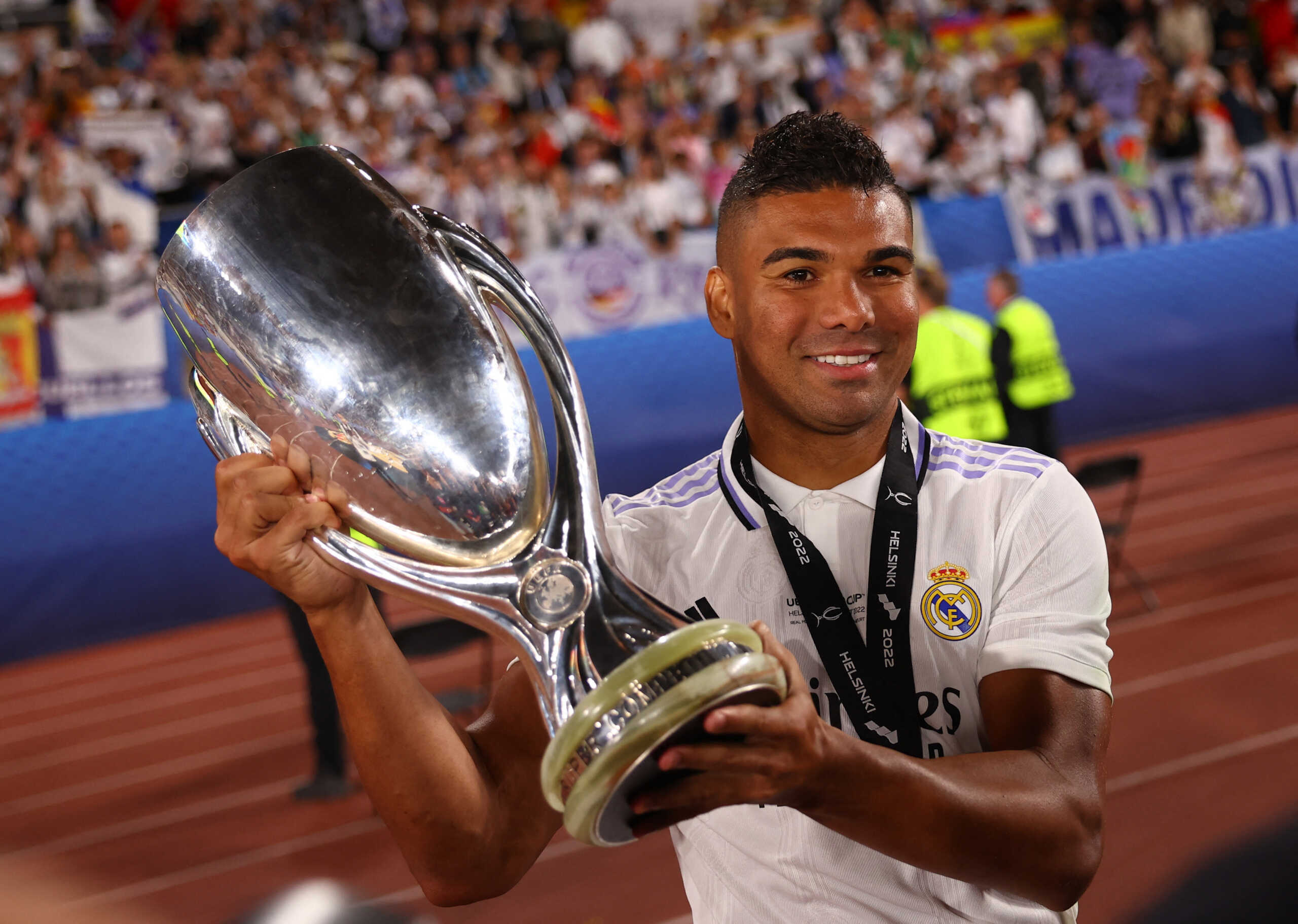 Soccer Football - European Super Cup - Real Madrid v Eintracht Frankfurt - Helsinki Olympic Stadium, Helsinki, Finland - August 10, 2022 Real Madrid's Casemiro celebrates with the trophy after winning the European Super Cup REUTERS