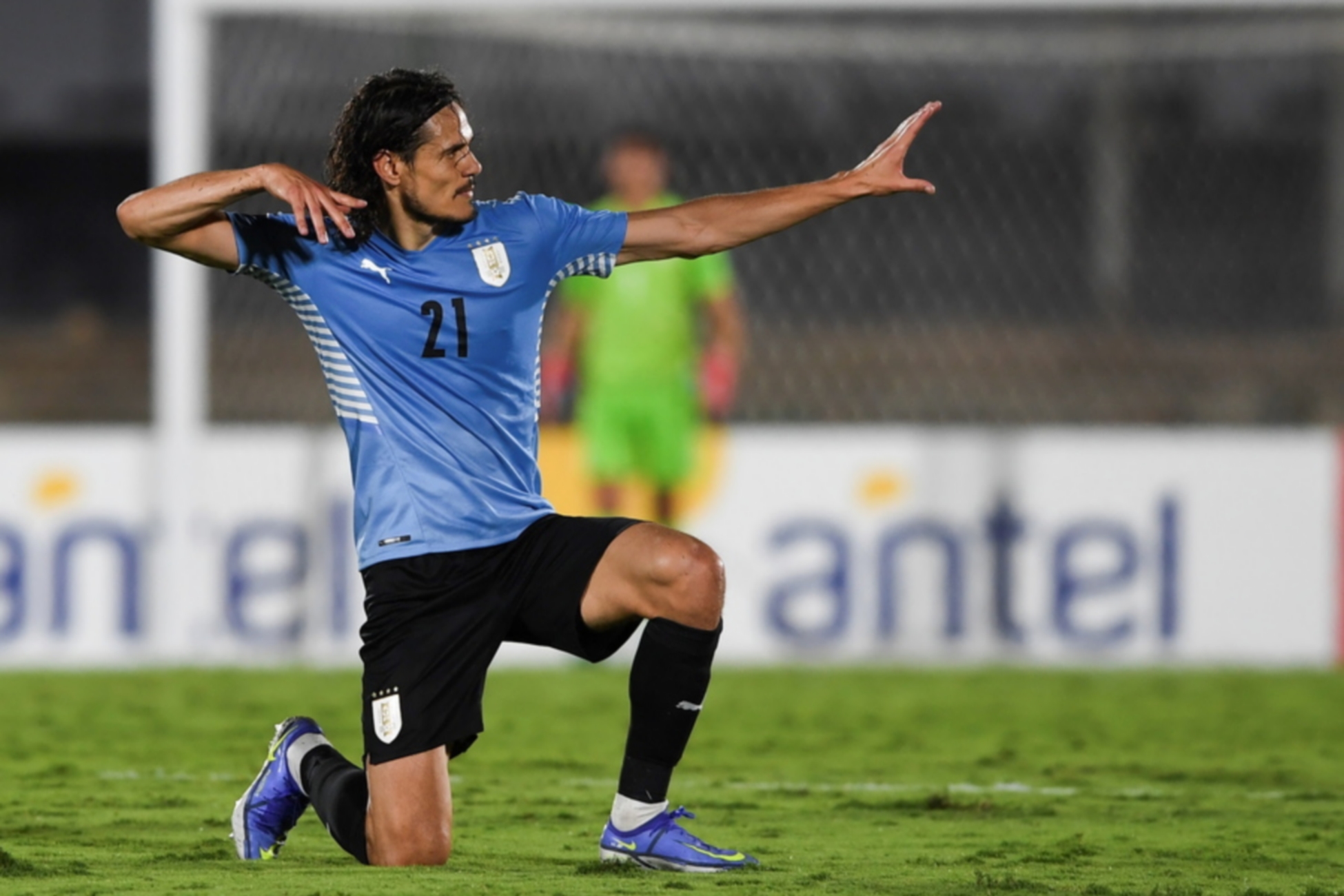 epa09722162 Edinson Cavani of Uruguay celebrates after scoring the partial 3-0 lead during the South American qualifying soccer match between Uruguay and Venezuela for the Qatar 2022 World Cup, at the Centenario stadium in Montevideo, Uruguay, 01 February 2022.  EPA